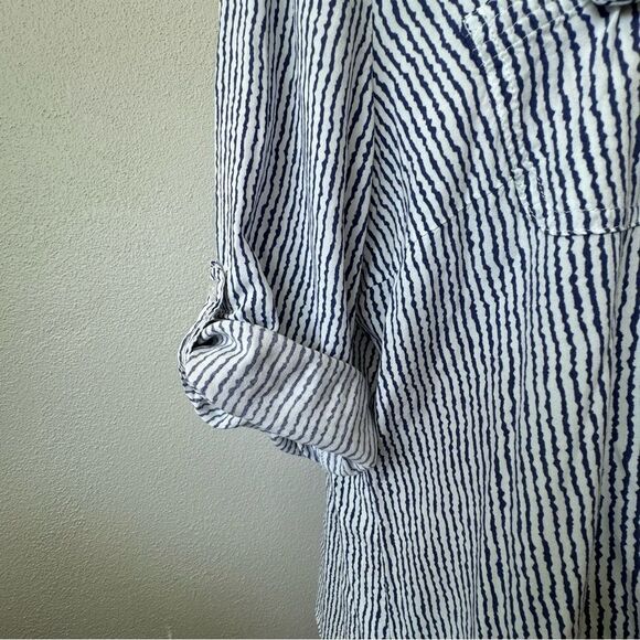 FDJ Button Down Blouse Blue White 3 / 4 Sleeve Pockets Button Tab SZ 12 - Picture 7 of 15